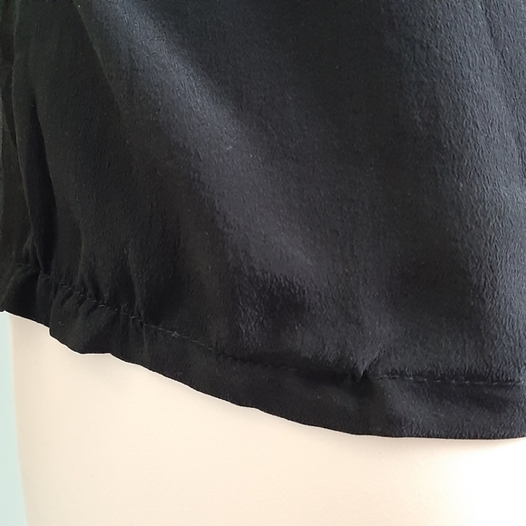🅱️🅾️G🅾️ 100% Silk black top with lace cutout - Picture 11 of 13